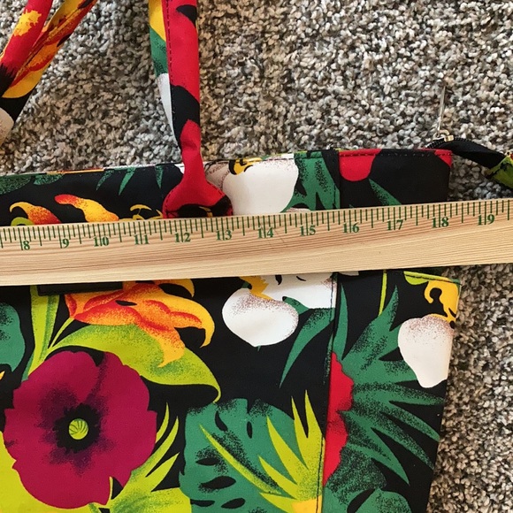Hawaiian Print Tote Bag - Picture 10 of 15